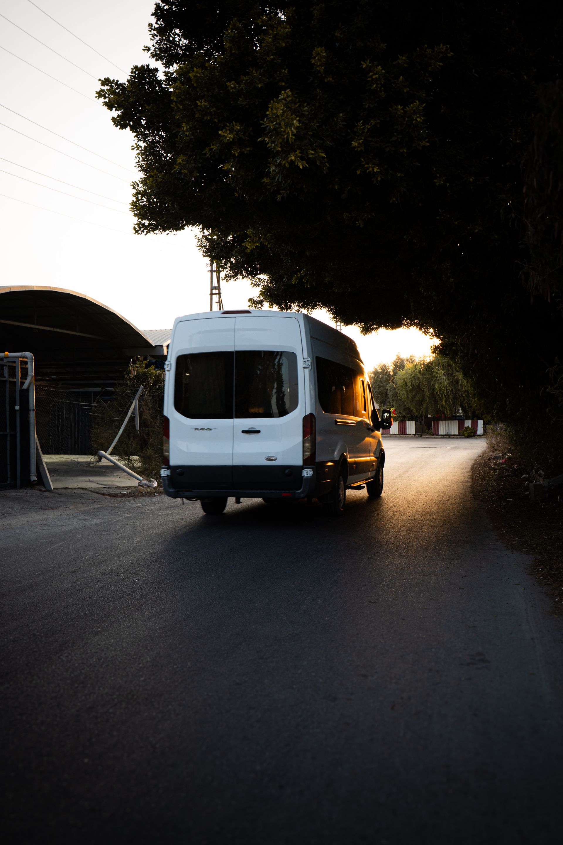 Van amplia de pasajeros en ruta